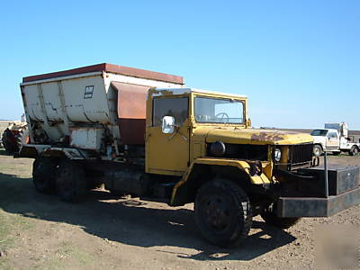 Feed truck, army 6X6 with bjm feed box ( kansas )