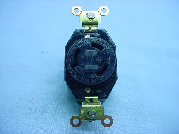 Leviton L9-30 locking receptacle 30A 600V 70930-fr