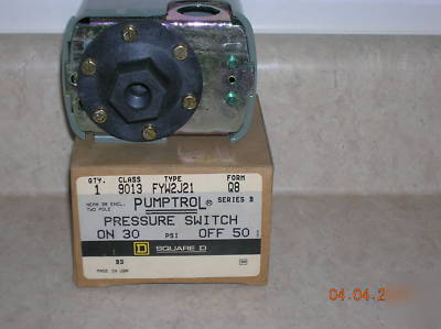 New square d pumptrol pressure switch in box