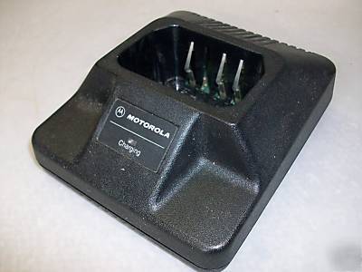Motorola HTN9702A desktop radio battery charger cradle