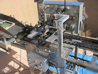 Silkscreen automatic cylindrical pen printing machine