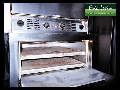 1 pizza oven bakers pride P44S, elec, only 5 yrs.old 