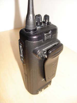 Icom ic-F21 uhf portable two-way radio