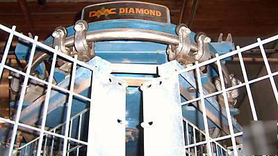 Diamond horizontal parts bin retrieval carousel system