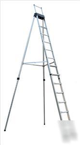 Tripod step ladder w/ safety belt reach 18' 7
