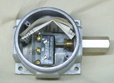 New united electric J110-266-9663 pressure switch 