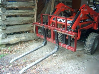 Tractor pallet fork for 3-point or loader arm equipment