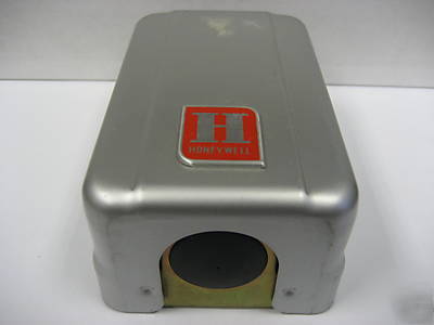 Honeywell T7001D1001 monitor or outdoor thermostat