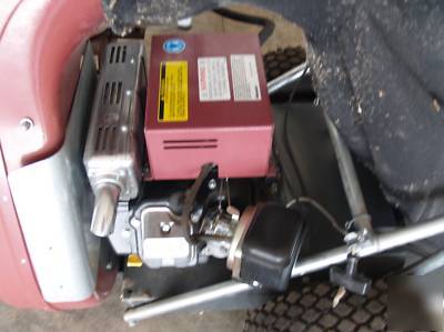 Minuteman vac 35 large debris vacuum w/propane engine