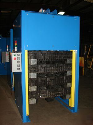 New collapsible pallet container stacker - 