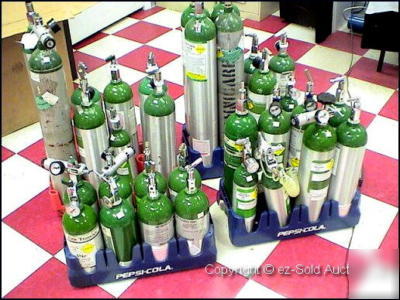 Lot 35 aluminum medical oxygen tanks + 8 regulators 