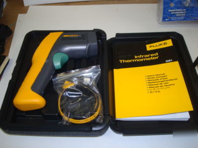 Fluke 561 ir thermometer w/ manual & case exc. cond 