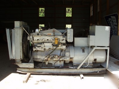 200 kva 600A cat D334 turbo diesel generator 208/120V