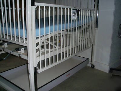 Hard hospital grade crib infant bed homecare baby-youth