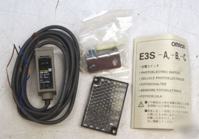Omron E3S-CR11 retro-reflective photoelectric switch