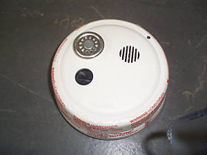 Qty of 20 gentex 7100T electric smoke detector w/piezo