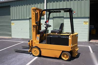 Caterpillar electric forklift 5000 lb cap. w/ charger 