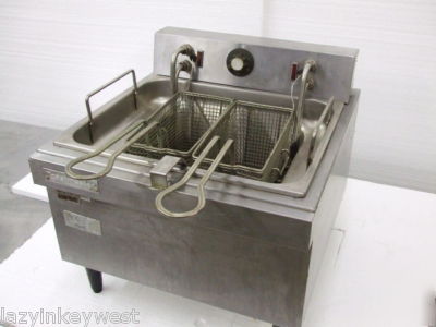 Toastmaster - model 1427 - counter top - deep fryer