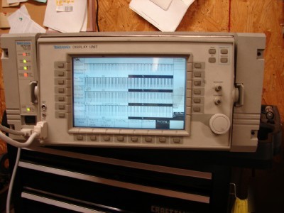 Tektronix RTD720 500MHZ digital oscilloscope waveform