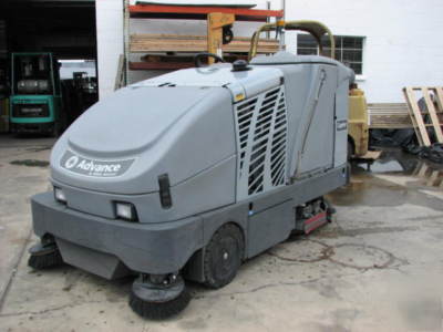 Advance captor 4800P floor rider sweeper