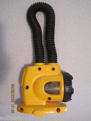 Dewalt DW919 18V flexible flashlight floodlight light