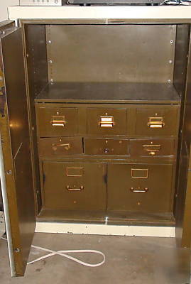 Antique yale floor safe with combo lock great price 