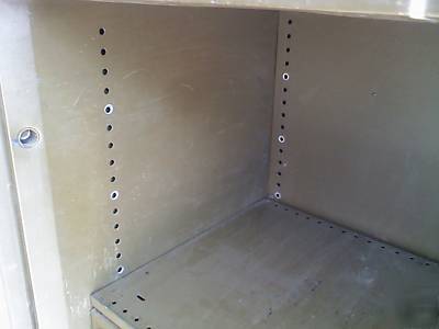 Antique yale floor safe with combo lock great price 