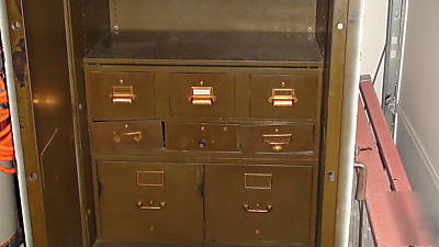Antique yale floor safe with combo lock great price 