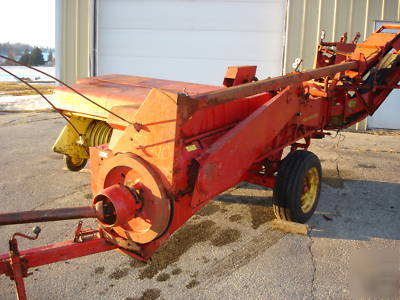 New holland 273 square baler w/ #30 thrower super sweep