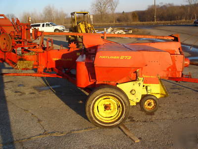New holland 273 square baler w/ #30 thrower super sweep