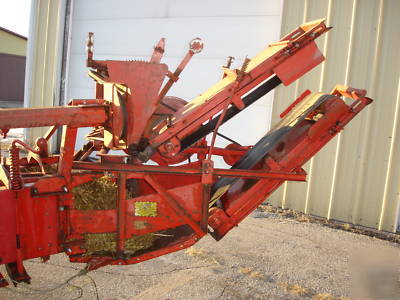 New holland 273 square baler w/ #30 thrower super sweep