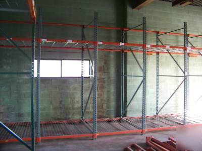 Large lot warehouse pallet racking beams wâ€‹ire decking