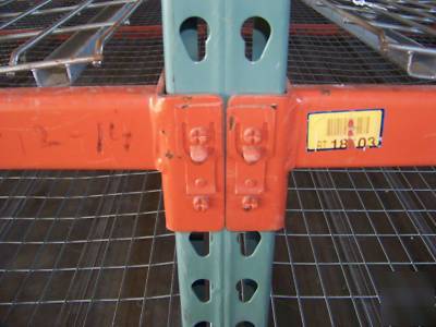 Large lot warehouse pallet racking beams wâ€‹ire decking