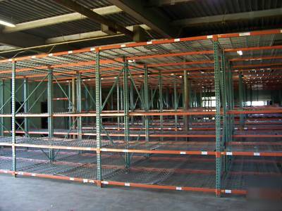 Large lot warehouse pallet racking beams wâ€‹ire decking