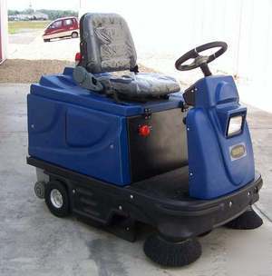 New self propelled battery power vacuum rider sweeper 