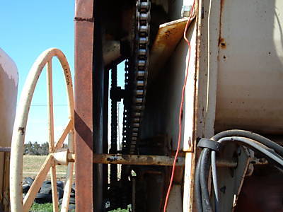 Feed truck, army 6X6 with bjm feed box ( kansas )