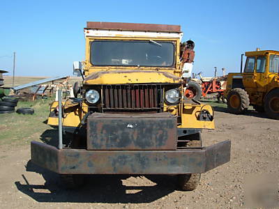 Feed truck, army 6X6 with bjm feed box ( kansas )