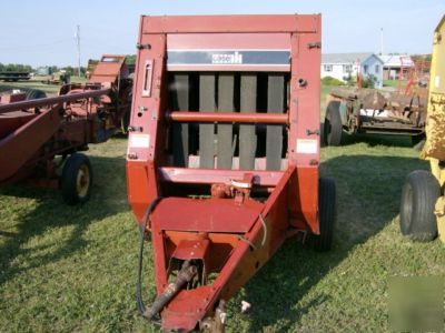 Case international 8420 round hay baler