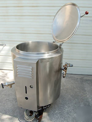 Groen 30 gallon jacketed steam kettle - natural gas 