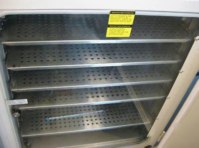 Forma scientific 3033 water-jacketed CO2 incubator
