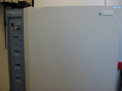 Forma scientific 3033 water-jacketed CO2 incubator