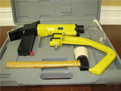 Hardwood flooring staple gun air staples
