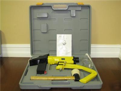 Hardwood flooring staple gun air staples