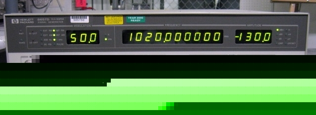 Hp agilent 8657D/H01 1024 mhz am/fm modulation sig gen