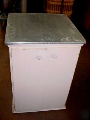 French bar restaurant counter vintage pink marble, nice