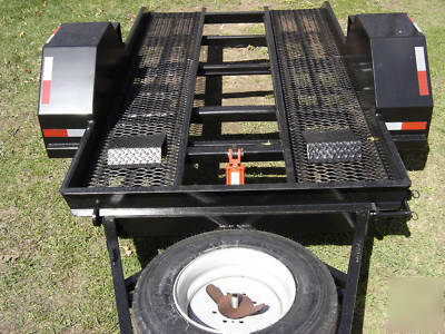 Beekeeper's forklift trailer