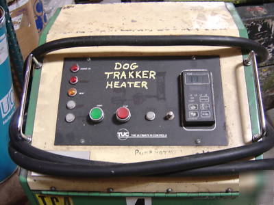 Covered stainless steel heated tank with mixer