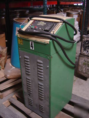 Covered stainless steel heated tank with mixer