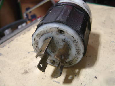 Covered stainless steel heated tank with mixer