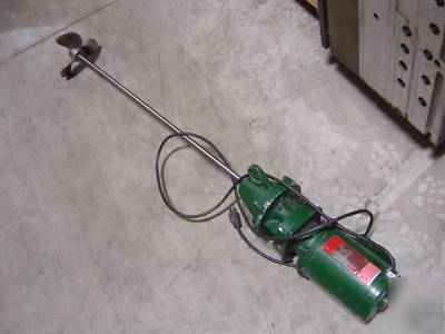 Covered stainless steel heated tank with mixer